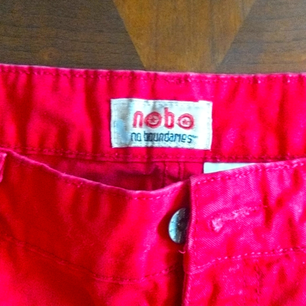 Red short shorts - Picture 3 of 3